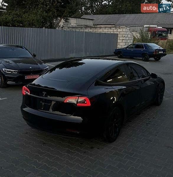 Седан Tesla Model 3 2021 в Львове