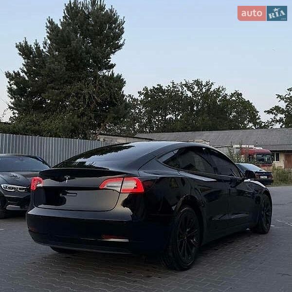 Седан Tesla Model 3 2021 в Львове