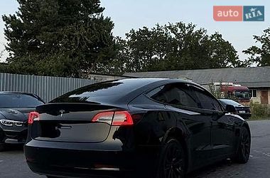Седан Tesla Model 3 2021 в Львове