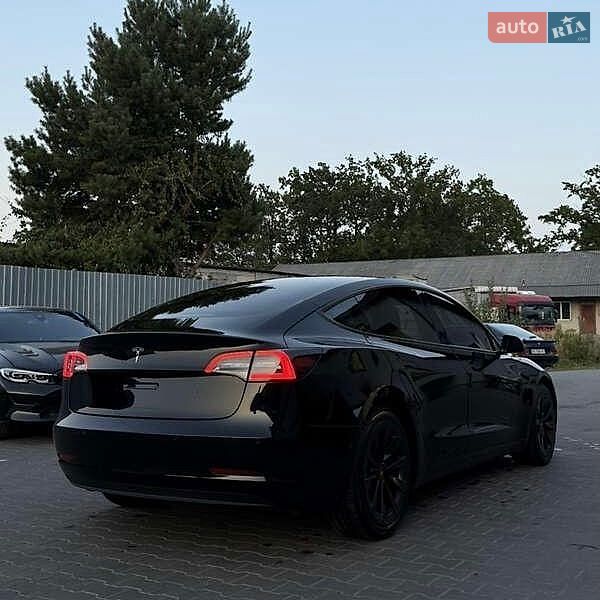 Седан Tesla Model 3 2021 в Львове