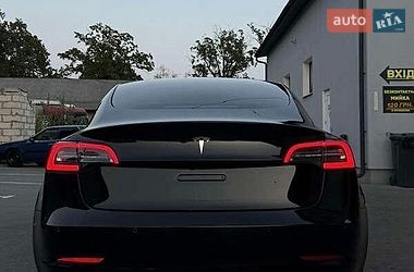 Седан Tesla Model 3 2021 в Львове