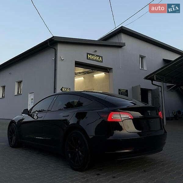 Седан Tesla Model 3 2021 в Львове
