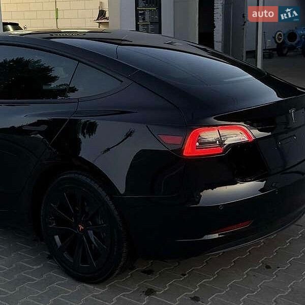 Седан Tesla Model 3 2021 в Львове