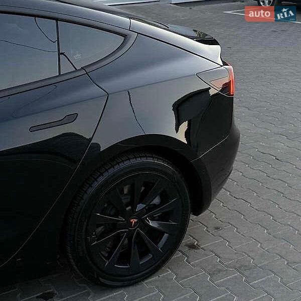 Седан Tesla Model 3 2021 в Львове