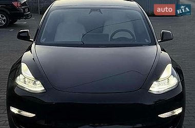 Седан Tesla Model 3 2021 в Львове