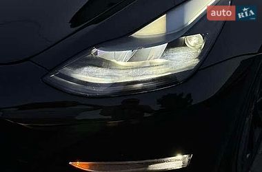 Седан Tesla Model 3 2021 в Львове