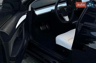 Седан Tesla Model 3 2021 в Львове