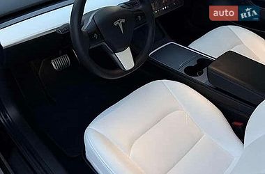 Седан Tesla Model 3 2021 в Львове