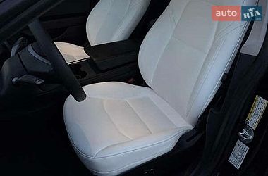 Седан Tesla Model 3 2021 в Львове
