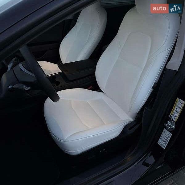 Седан Tesla Model 3 2021 в Львове