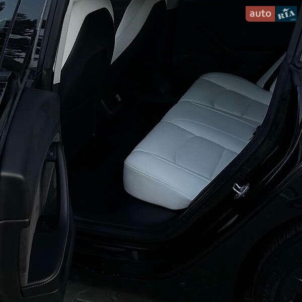 Седан Tesla Model 3 2021 в Львове