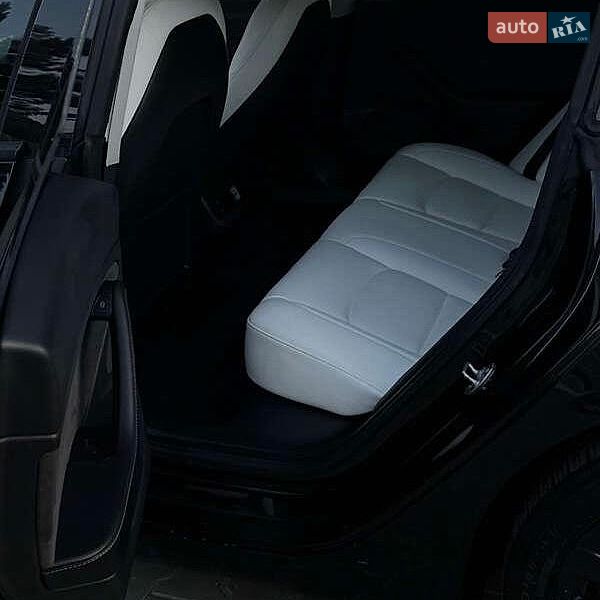 Седан Tesla Model 3 2021 в Львове