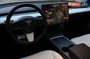 Седан Tesla Model 3 2021 в Львове