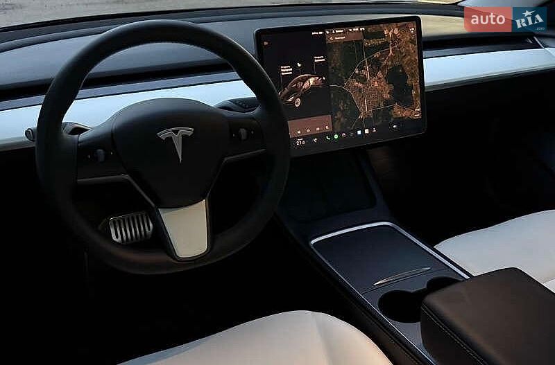 Седан Tesla Model 3 2021 в Львове