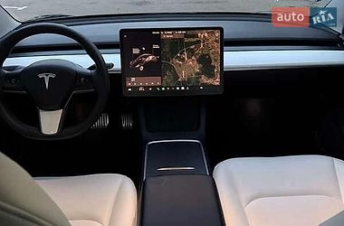 Седан Tesla Model 3 2021 в Львове