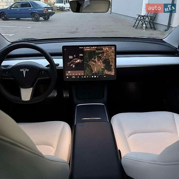 Седан Tesla Model 3 2021 в Львове