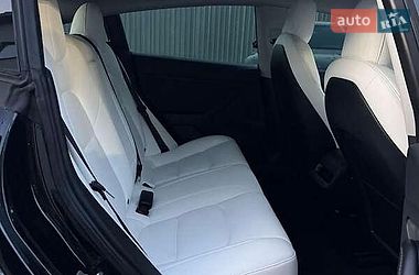 Седан Tesla Model 3 2021 в Львове