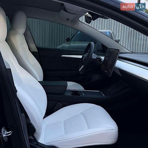 Седан Tesla Model 3 2021 в Львове
