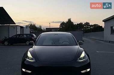 Седан Tesla Model 3 2021 в Львове