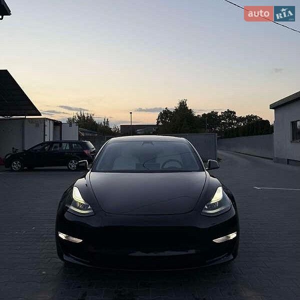 Седан Tesla Model 3 2021 в Львове
