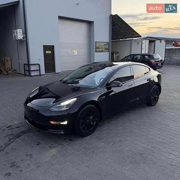 Седан Tesla Model 3 2021 в Львове