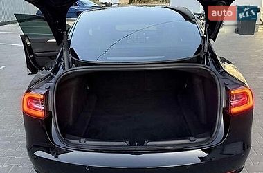 Седан Tesla Model 3 2021 в Львове