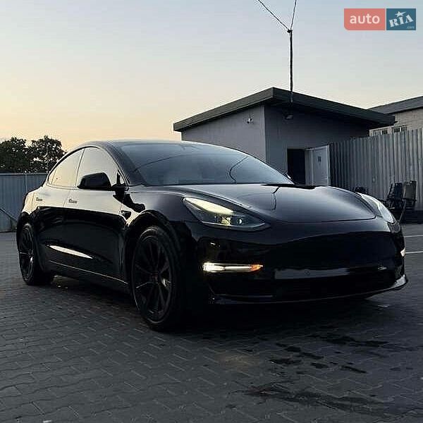 Седан Tesla Model 3 2021 в Львове