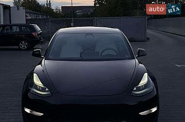 Седан Tesla Model 3 2021 в Львове
