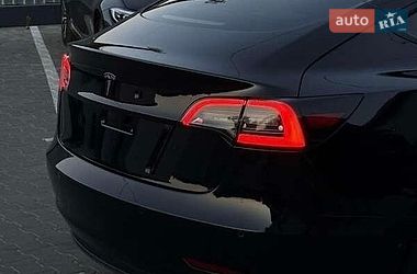 Седан Tesla Model 3 2021 в Львове