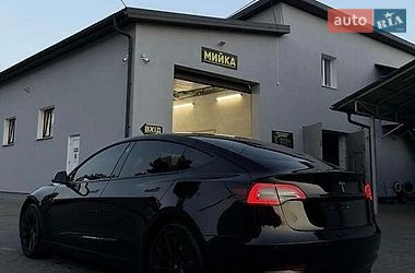 Седан Tesla Model 3 2021 в Львове