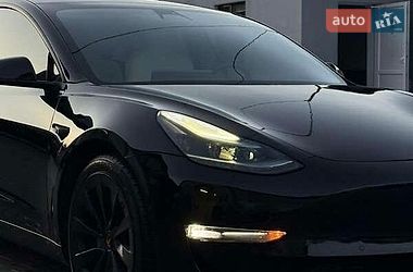 Седан Tesla Model 3 2021 в Львове