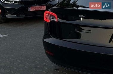Седан Tesla Model 3 2021 в Львове