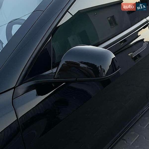 Седан Tesla Model 3 2021 в Львове