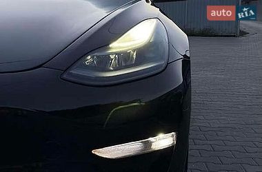Седан Tesla Model 3 2021 в Львове