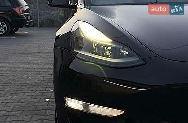 Седан Tesla Model 3 2021 в Львове