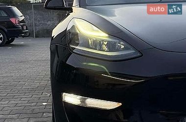 Седан Tesla Model 3 2021 в Львове