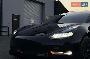 Седан Tesla Model 3 2021 в Львове