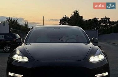 Седан Tesla Model 3 2021 в Львове
