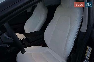 Седан Tesla Model 3 2021 в Львове