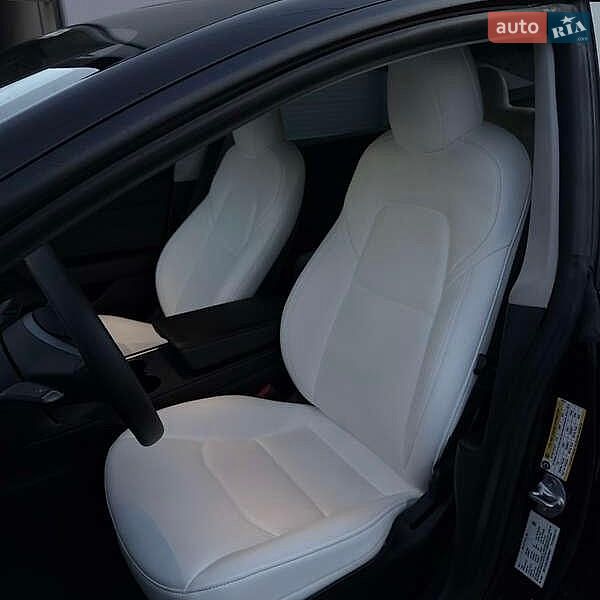 Седан Tesla Model 3 2021 в Львове