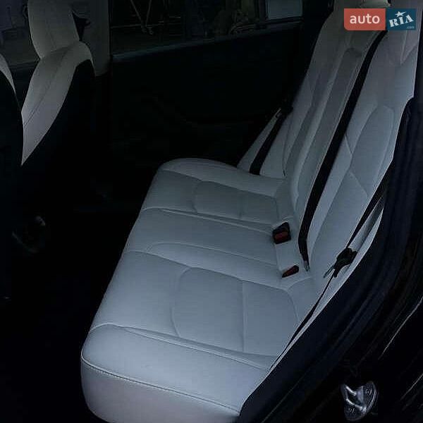 Седан Tesla Model 3 2021 в Львове