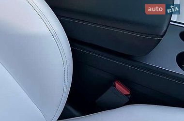 Седан Tesla Model 3 2021 в Львове