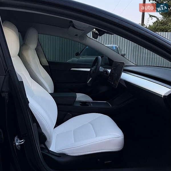 Седан Tesla Model 3 2021 в Львове