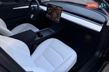 Седан Tesla Model 3 2021 в Львове