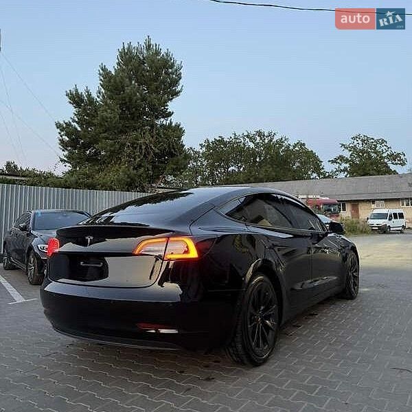 Седан Tesla Model 3 2021 в Львове