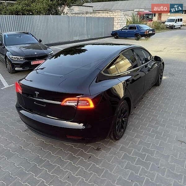 Седан Tesla Model 3 2021 в Львове