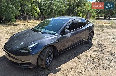 Tesla Model 3  2022