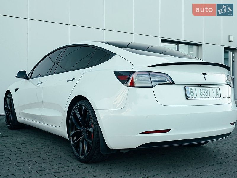 Седан Tesla Model 3 2021 в Харкові