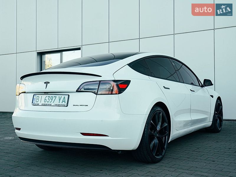 Седан Tesla Model 3 2021 в Харкові