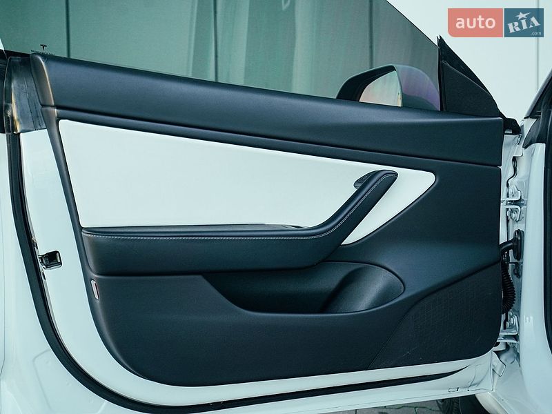 Седан Tesla Model 3 2021 в Харкові